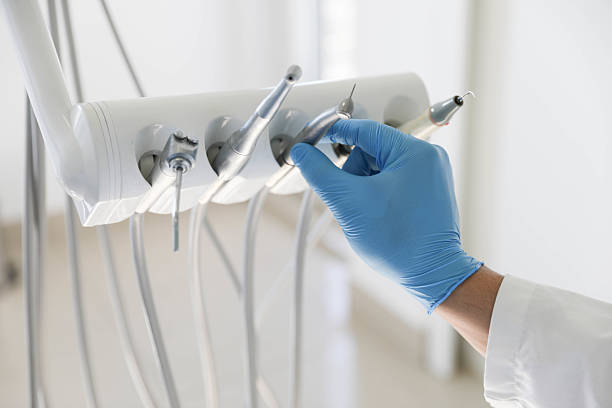 Professional Emergency Dentist technician working in Yalaha, FL